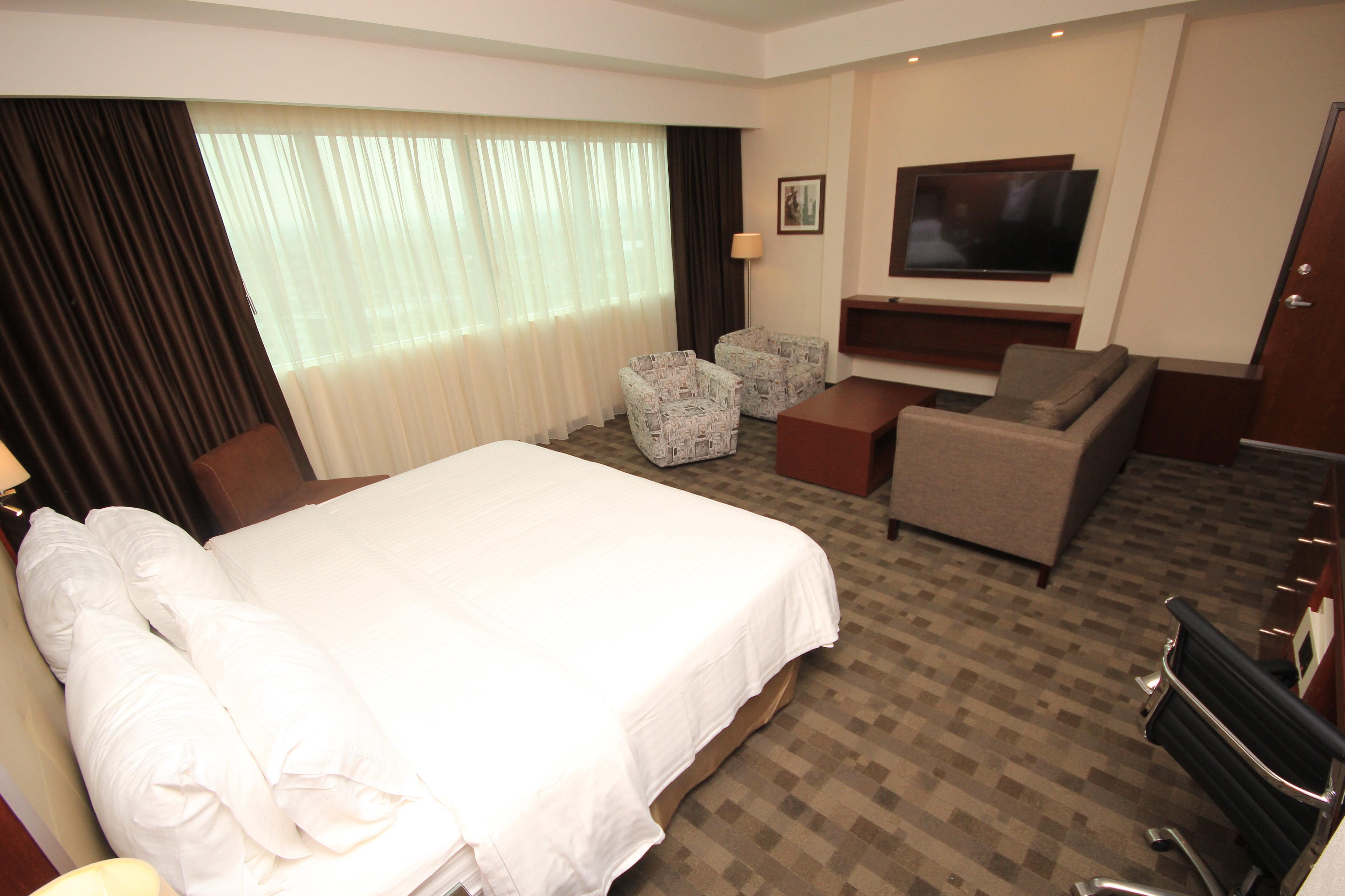 Holiday Inn & Suites Plaza Mayor By Ihg León Zewnętrze zdjęcie