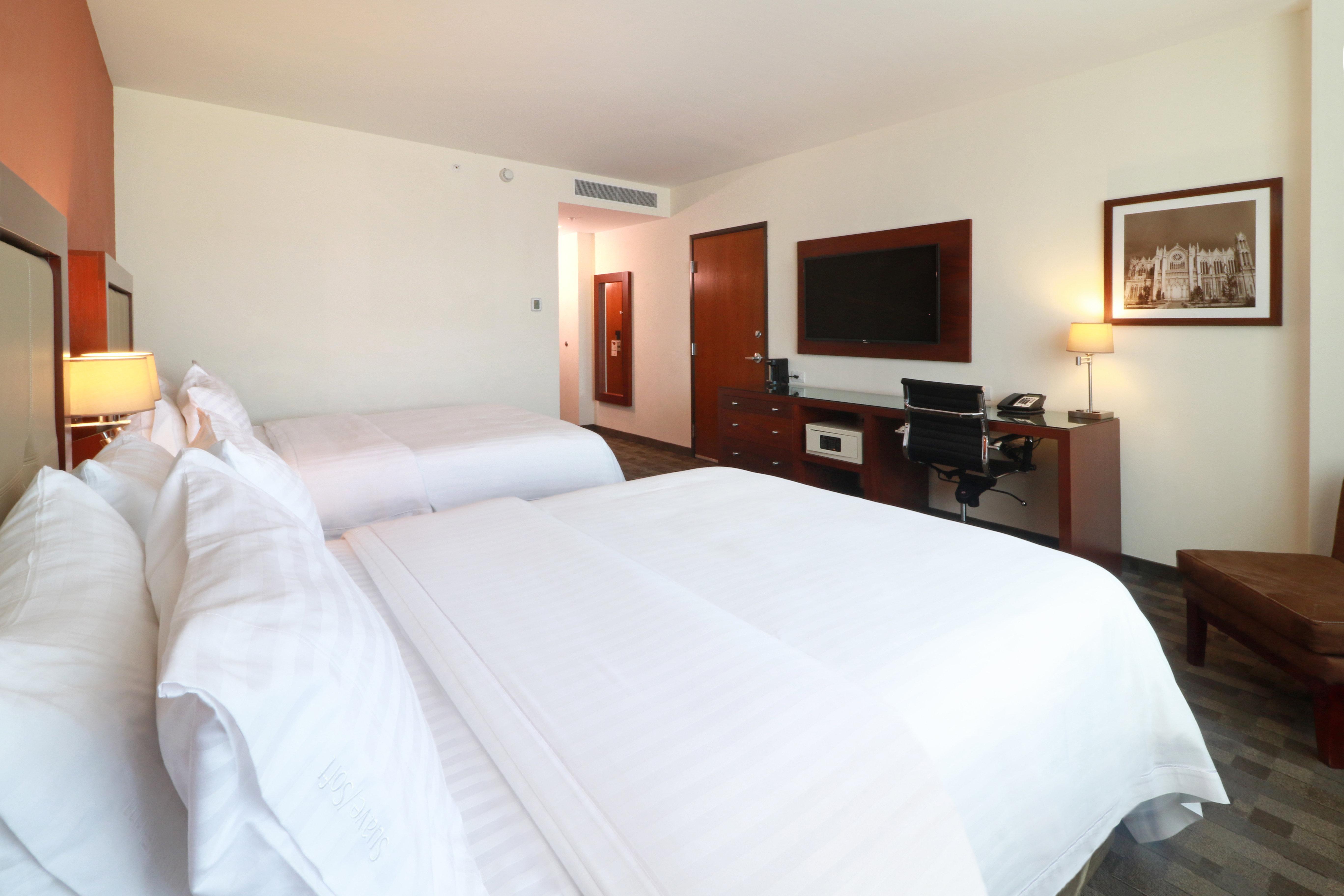 Holiday Inn & Suites Plaza Mayor By Ihg León Zewnętrze zdjęcie